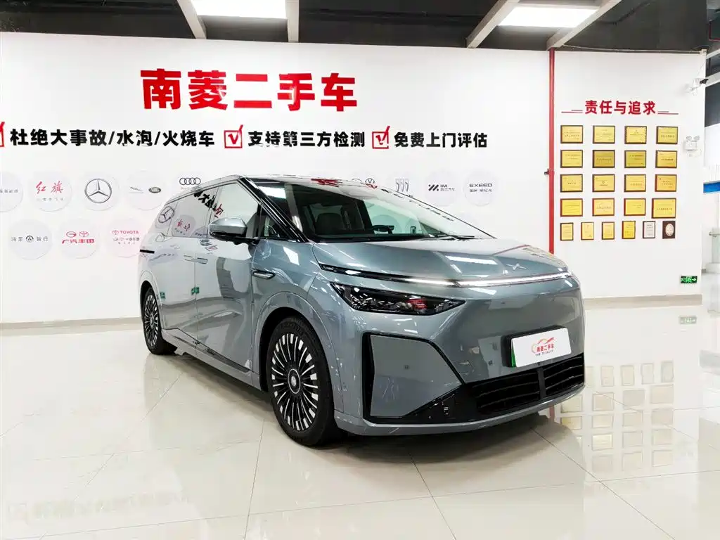 XPeng X9 2025