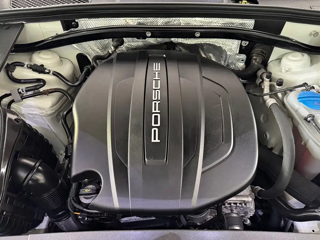 Porsche Macan 2017 — фото 18