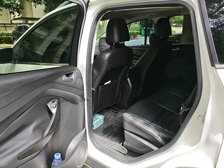 Ford Kuga 2015 — фото 11