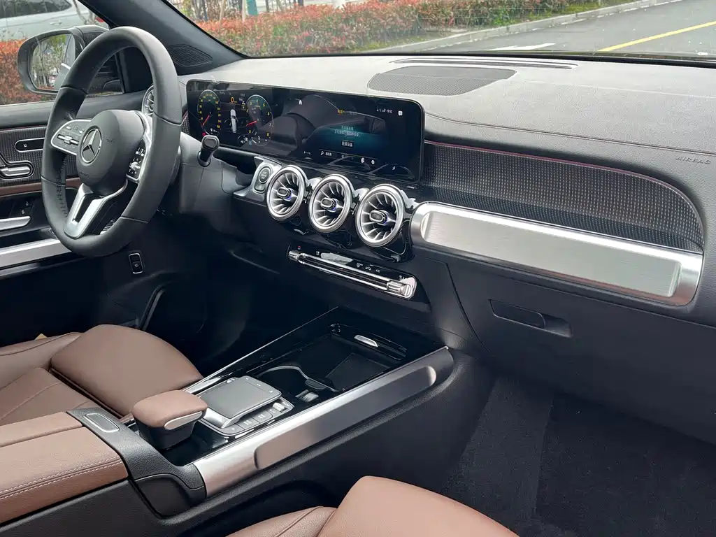 Mercedes-Benz GLB 2023 — фото 15