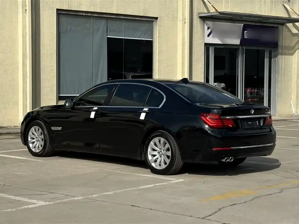 BMW 7 Series 2015 — фото 13