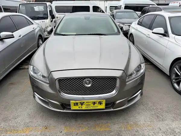 Jaguar XJ 2011