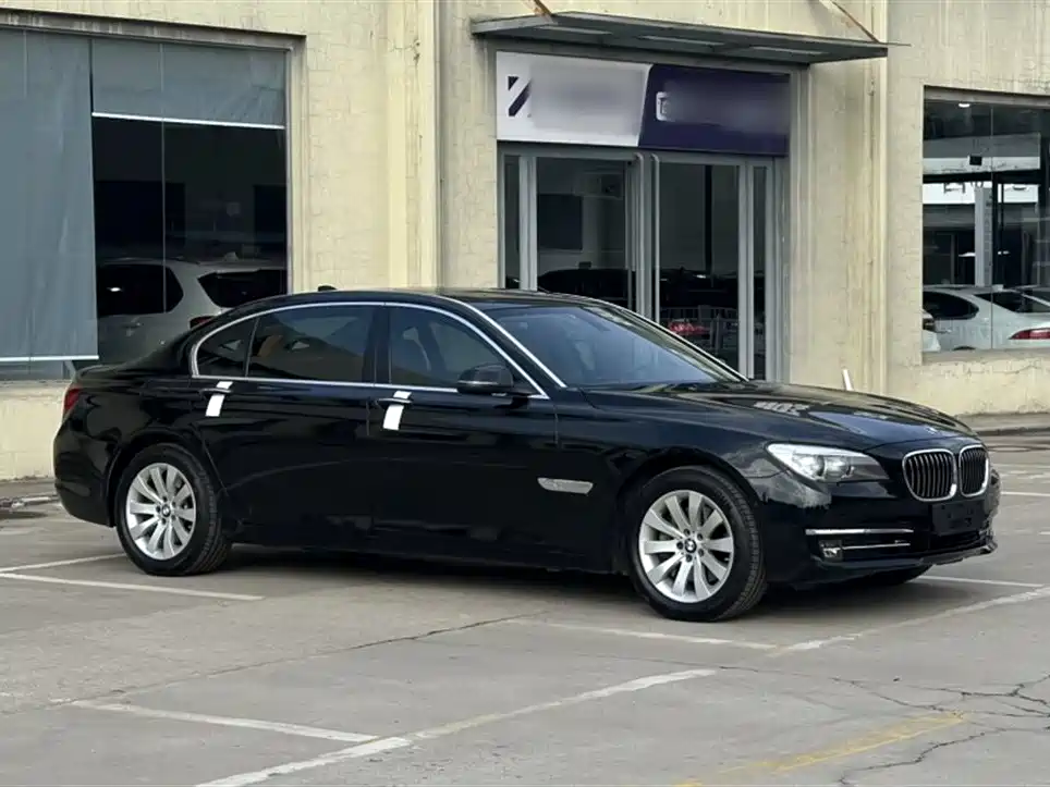 BMW 7 Series 2015 — фото 10