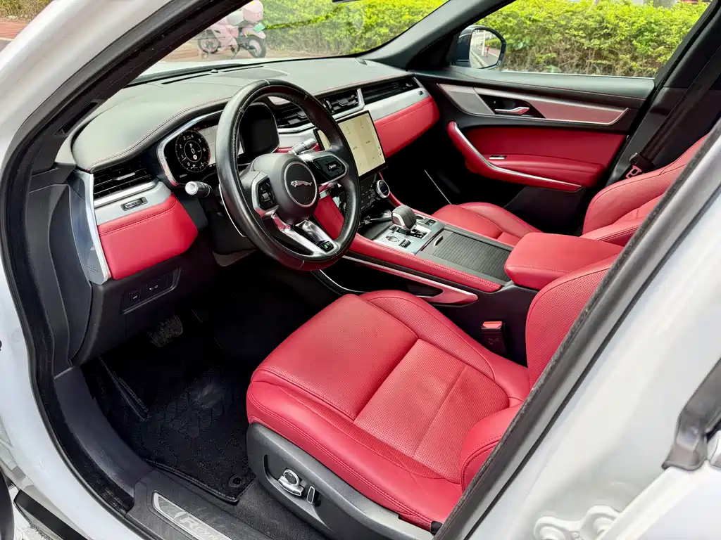 Jaguar F-PACE 2021 — фото 14