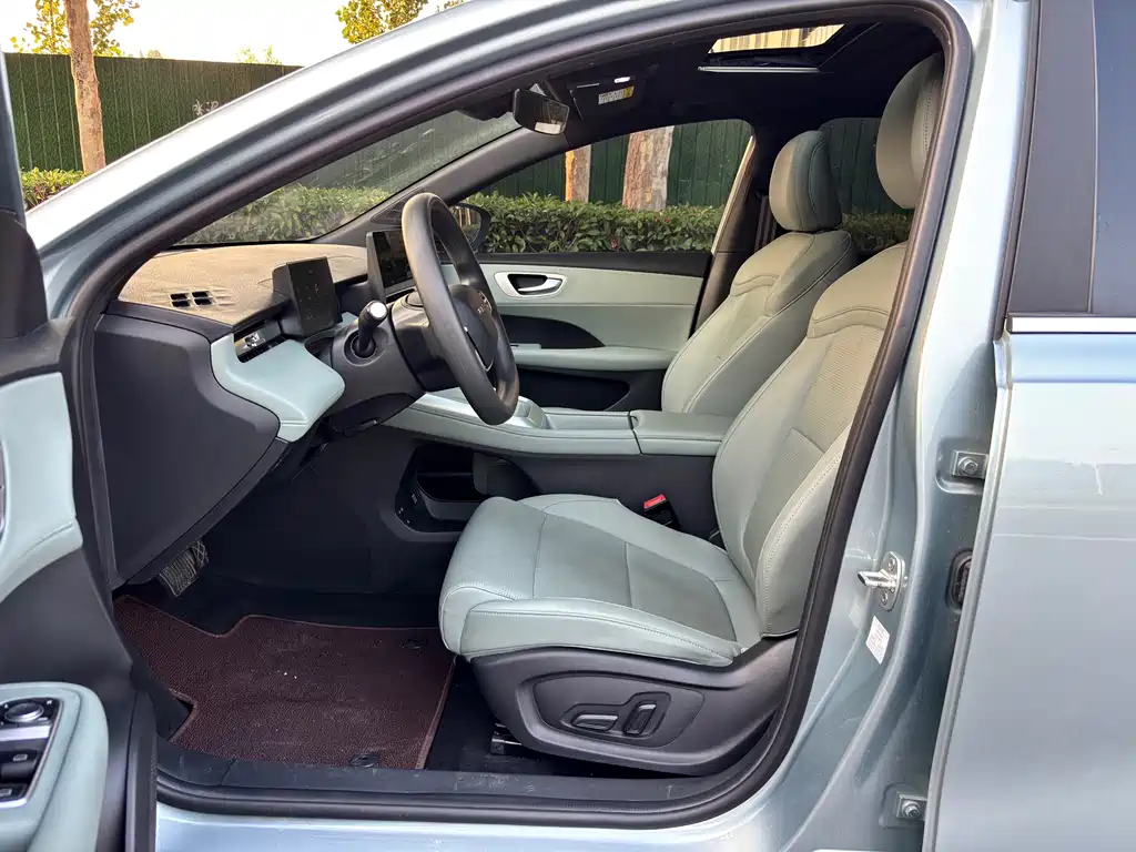 Roewe D6 2025