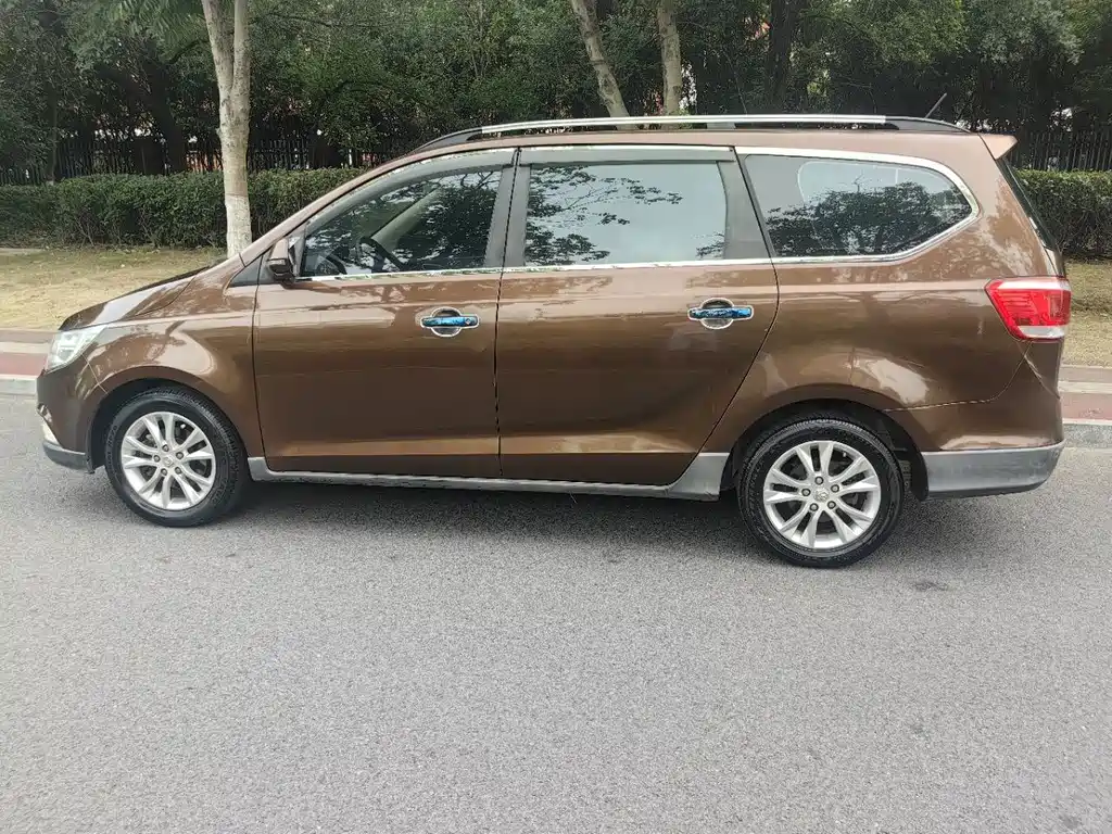 Baojun 730 2015