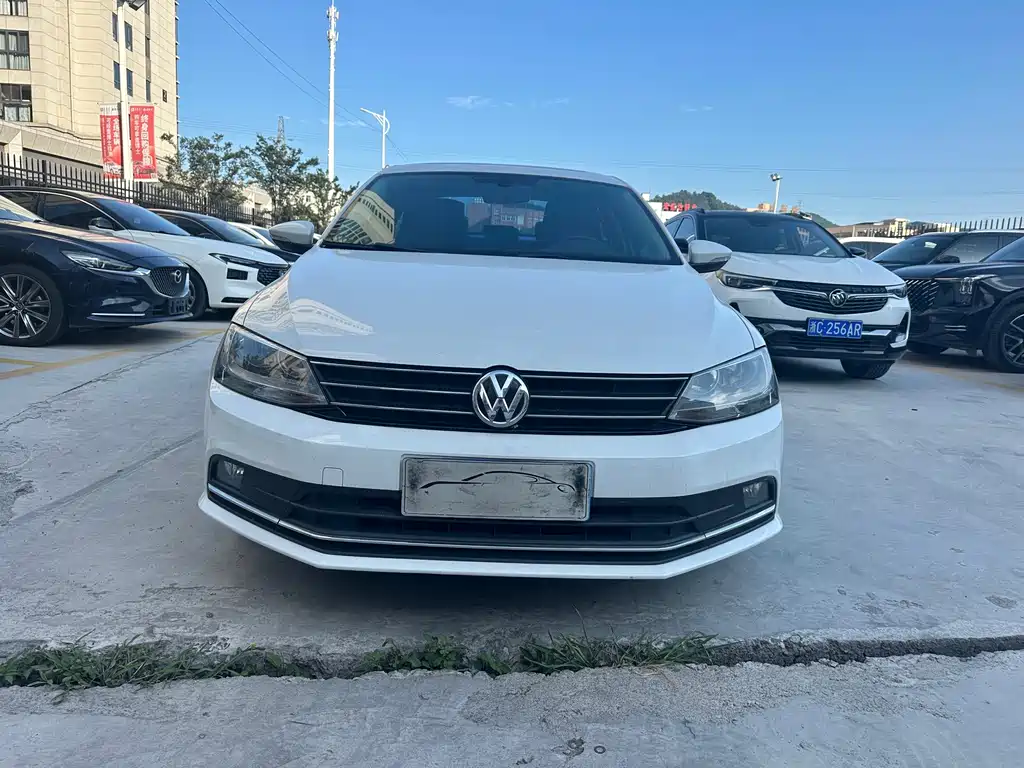 Volkswagen Sagitar 2018
