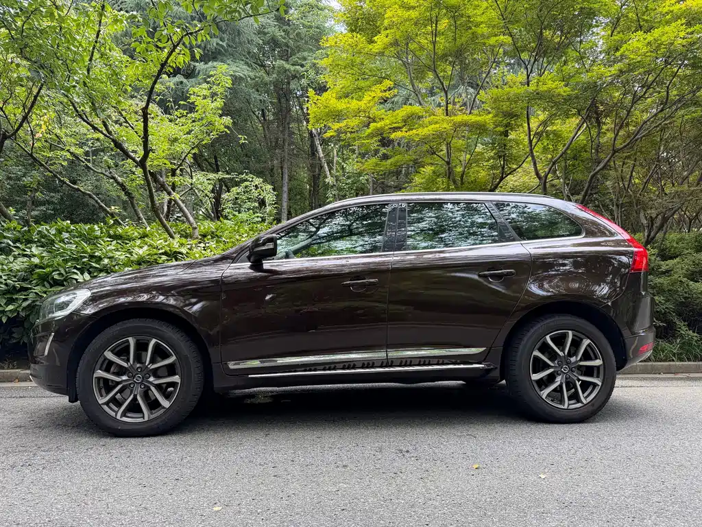 Volvo XC60 2017 — фото 17