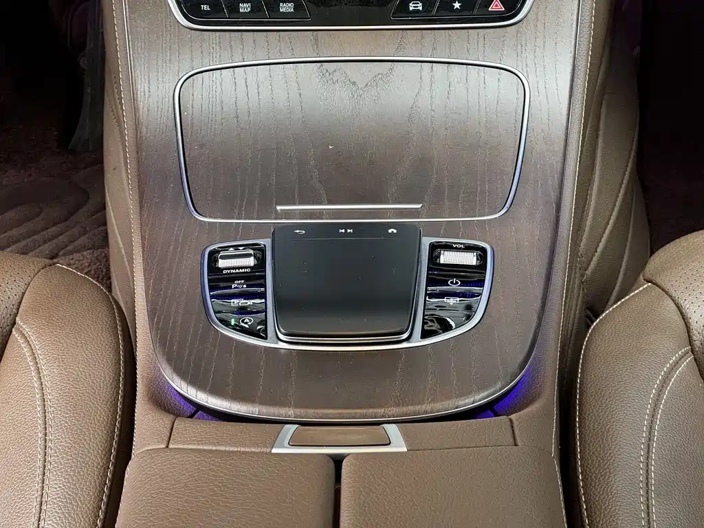 Mercedes-Benz E-Class 2021 — фото 11