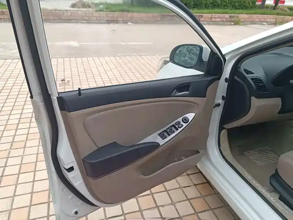 Hyundai Accent 2014