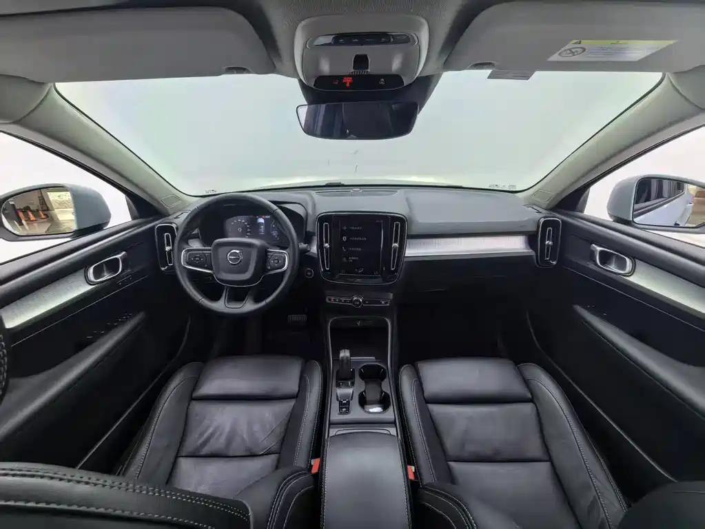 Volvo XC40 2018 — фото 15