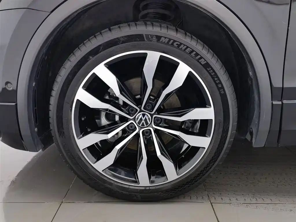 Volkswagen Tiguan L 2021 — фото 17