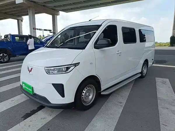 Wuling Yangguang 2025