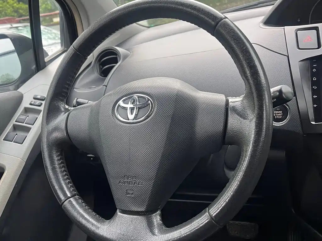 Toyota Yaris 2008 — фото 12