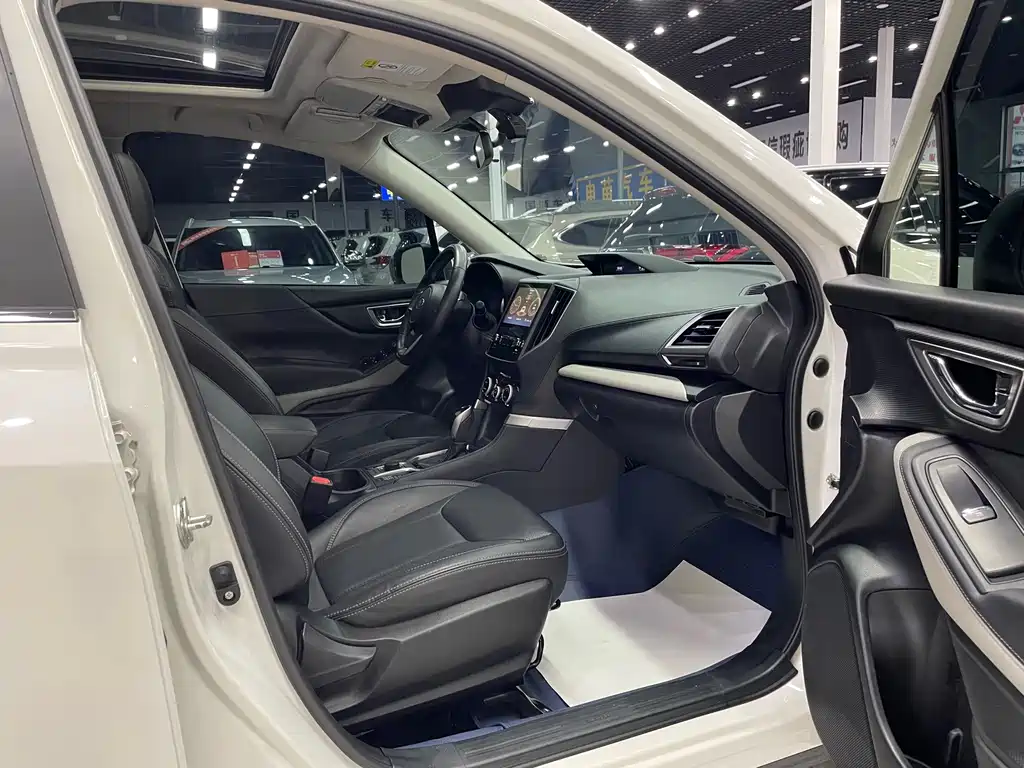 Subaru Forester 2023 — фото 20