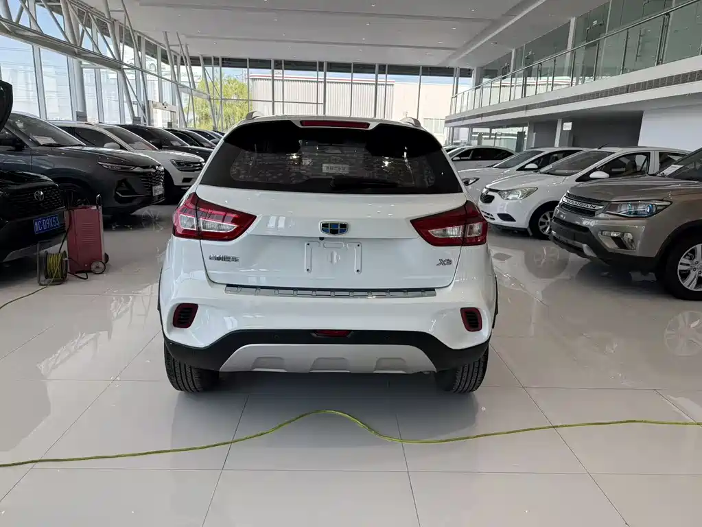 Geely Vision X3 2019 — фото 12