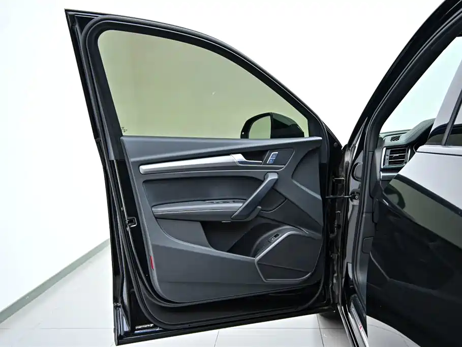 Audi Q5L 2023 — фото 20