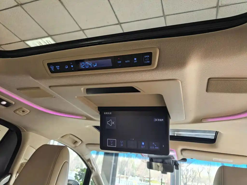Toyota Alphard 2021 — фото 19