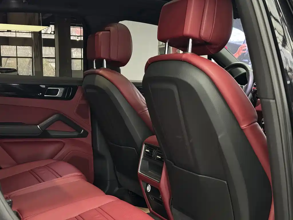 Porsche Cayenne 2019 — фото 16