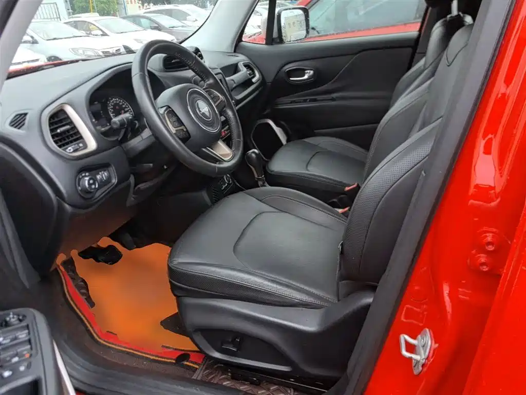 Jeep Renegade 2018 — фото 15