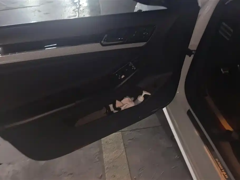 Volkswagen Sagitar 2016