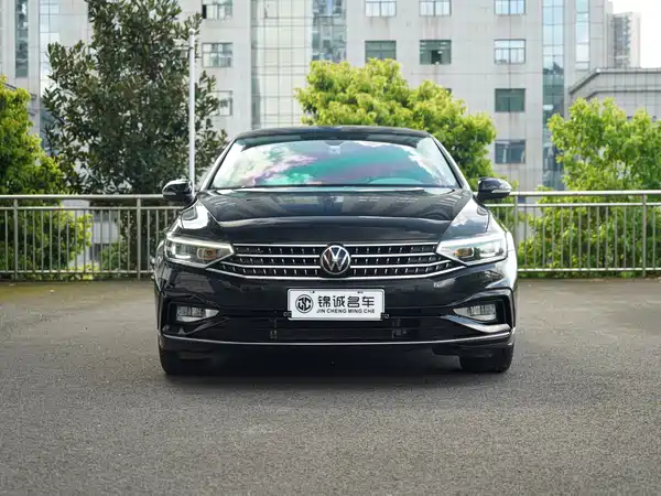 Volkswagen Magotan 2025