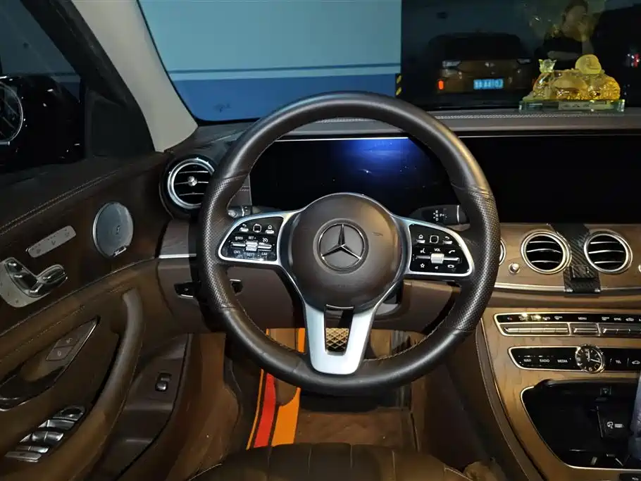 Mercedes-Benz E-Class 2020 — фото 15