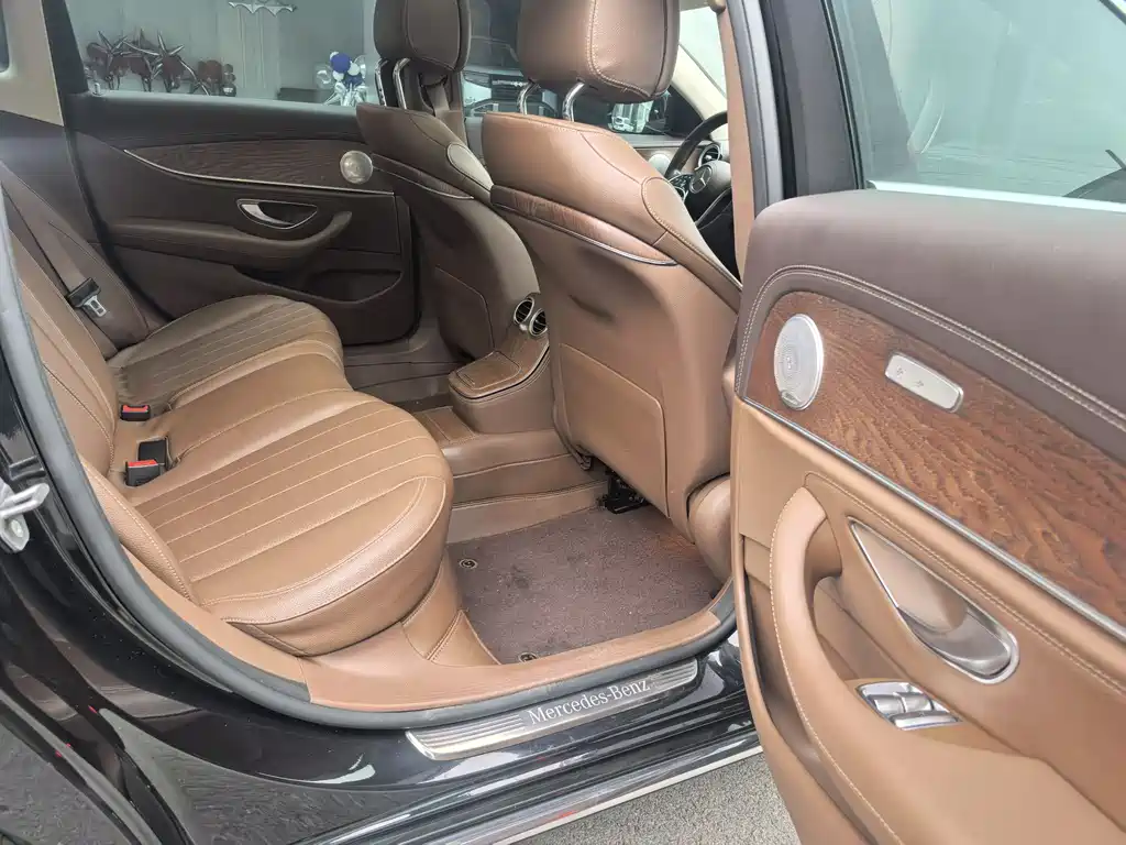 Mercedes-Benz E-Class 2022 — фото 10