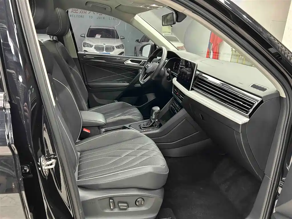 Volkswagen Tiguan L 2023 — фото 13