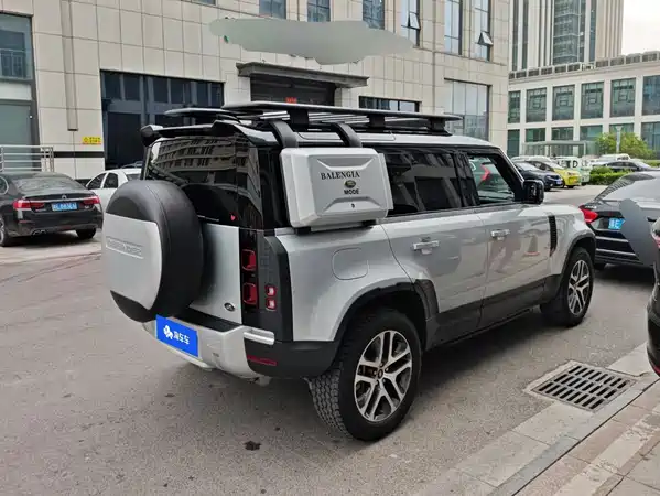 Land Rover Defender 2022