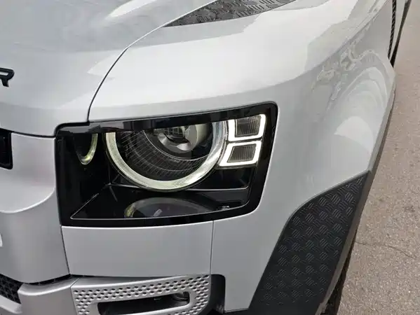Land Rover Defender 2022