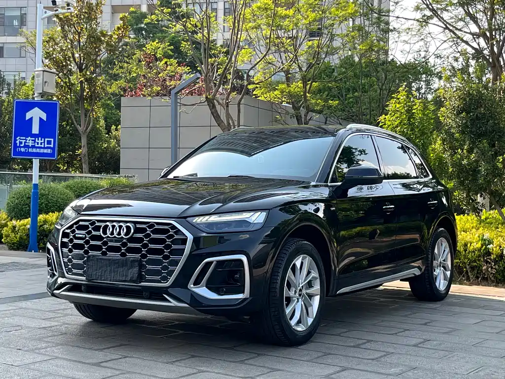 Audi Q5L 2023 — фото 1