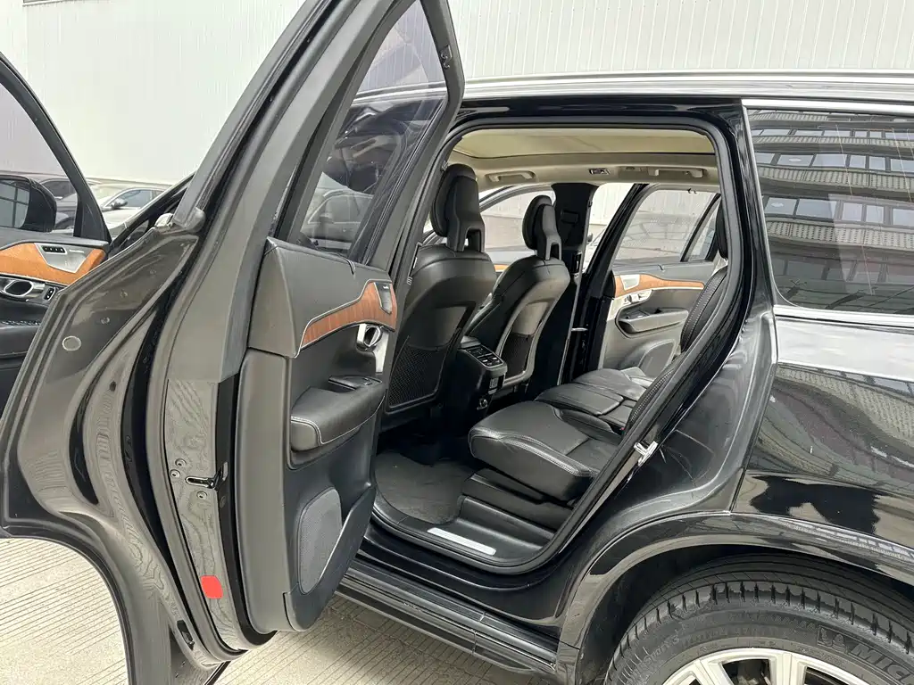 Volvo XC90 2017 — фото 10