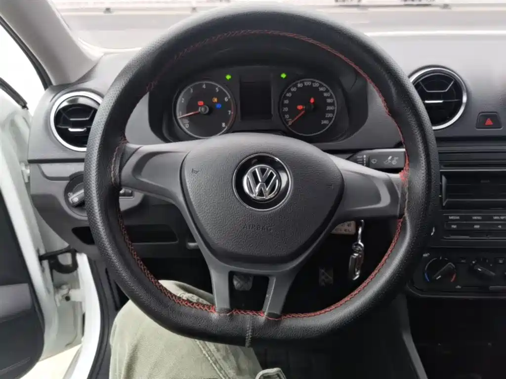Volkswagen Jetta 2019 — фото 11