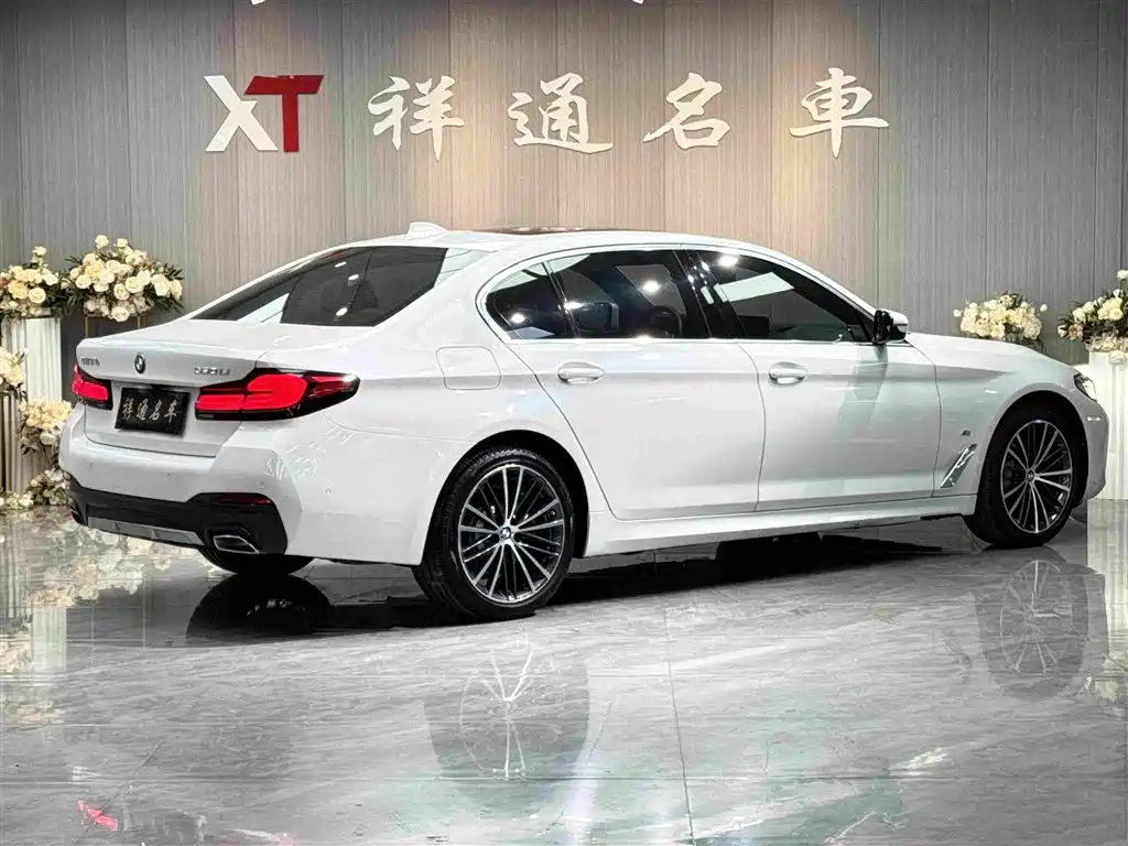 BMW 5 Series 2021 — фото 10