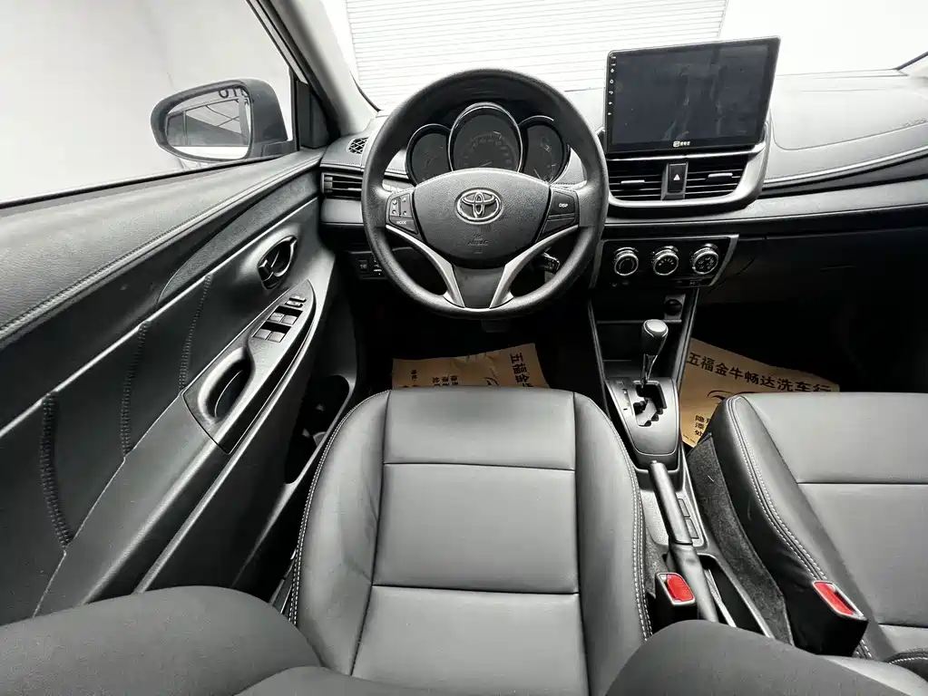 Toyota Yaris L 2022 — фото 10