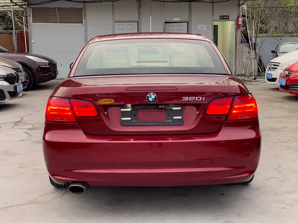 BMW 3 Series 2011 — фото 16