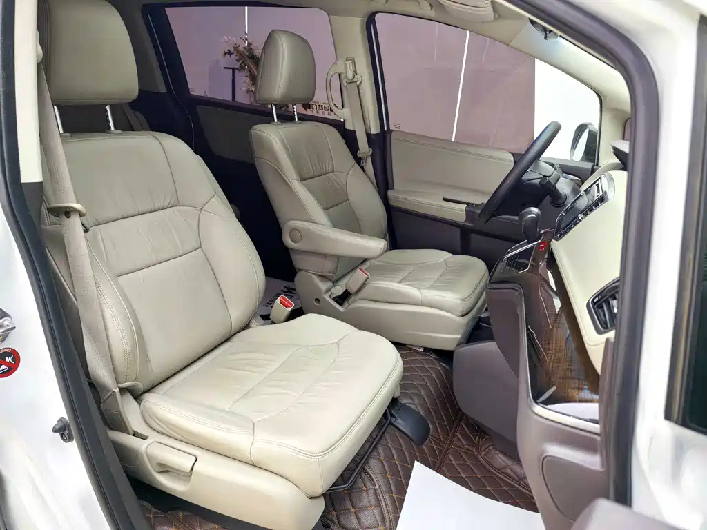 Honda Odyssey 2017 — фото 11