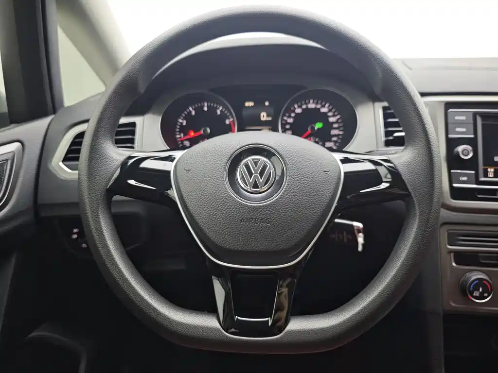Volkswagen Golf Sportsvan 2018 — фото 16