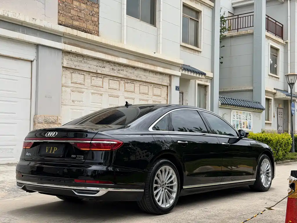 Audi A8 2019 — фото 9