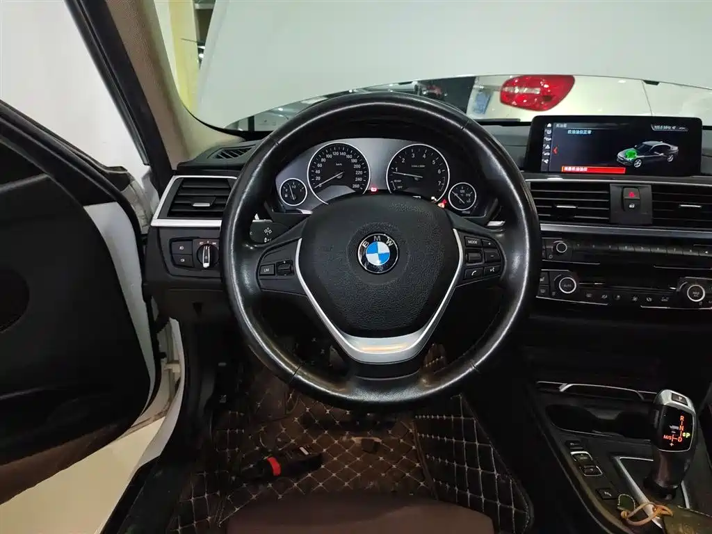 BMW 3 Series 2019 — фото 11