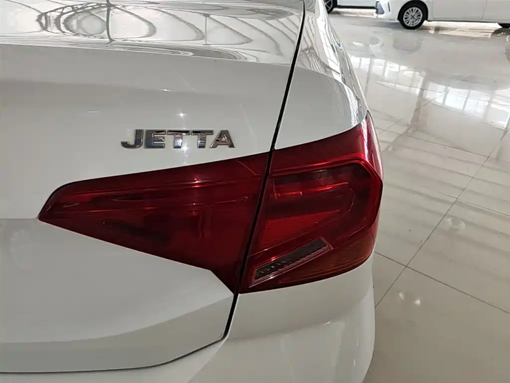 Volkswagen Jetta 2018 — фото 8