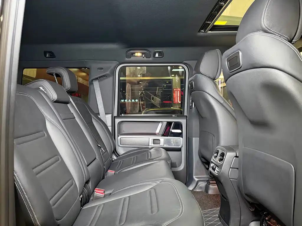 Mercedes-Benz G-Class 2023 — фото 16
