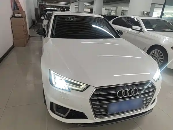 Audi A4L 2019