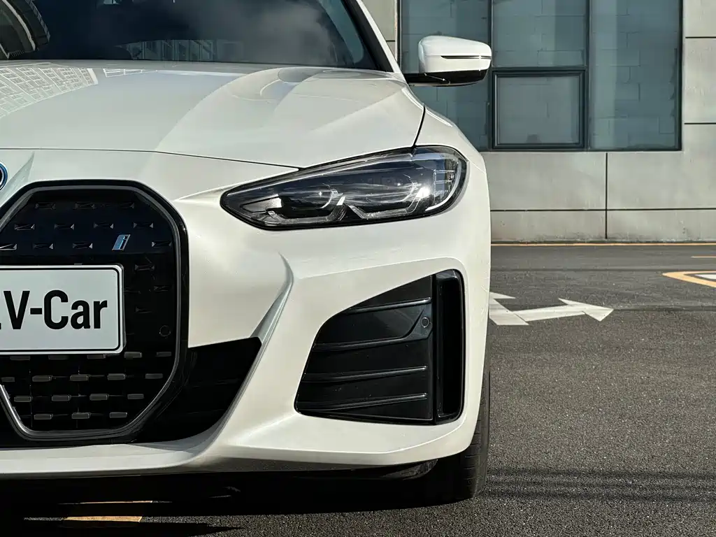 BMW i4 2023 — фото 4