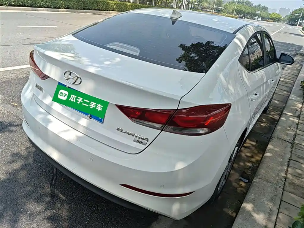 Hyundai Elantra 2016 — фото 7