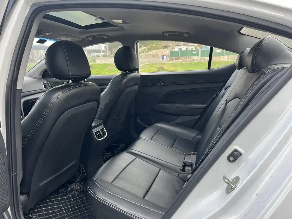 Hyundai Elantra 2019 — фото 13