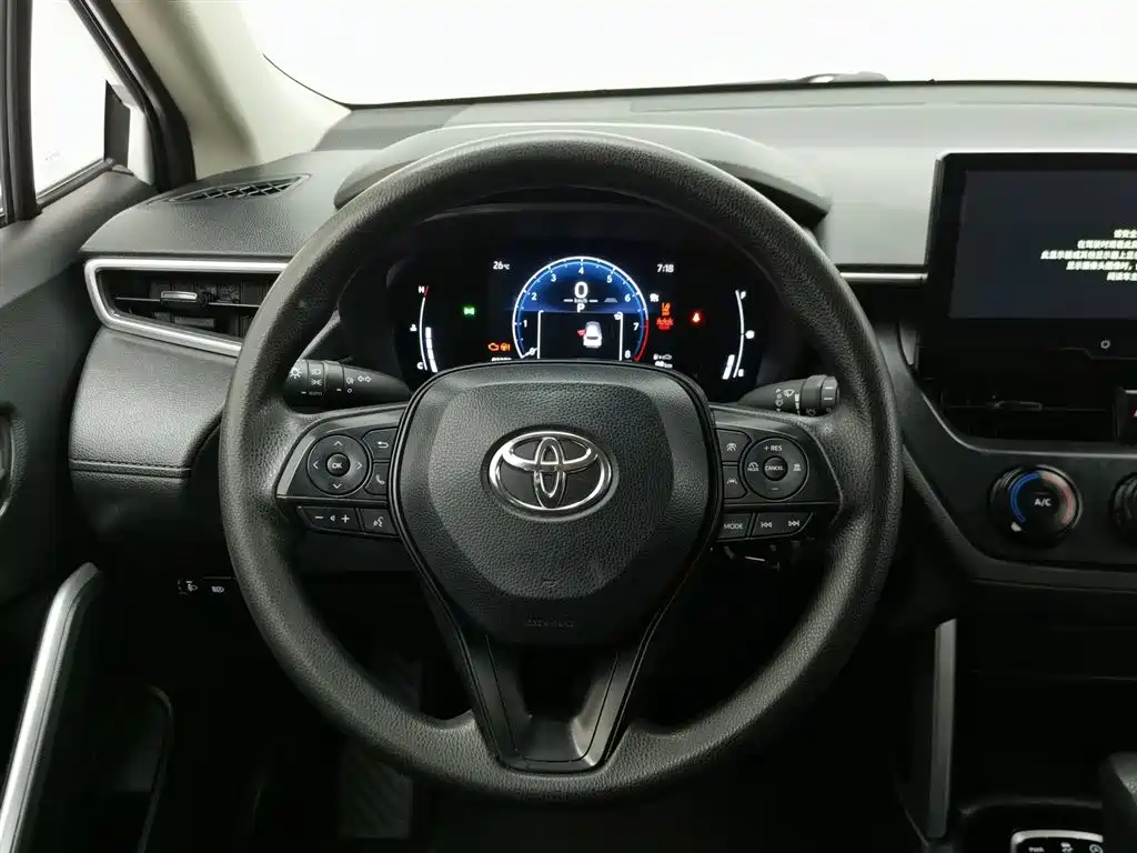Toyota Corolla Cross 2023 — фото 11