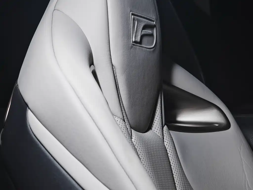 Lexus RC F 2016 — фото 19