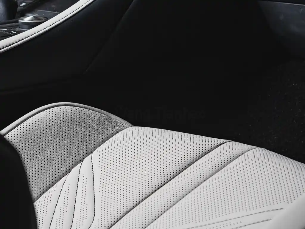Lexus RC F 2016 — фото 15